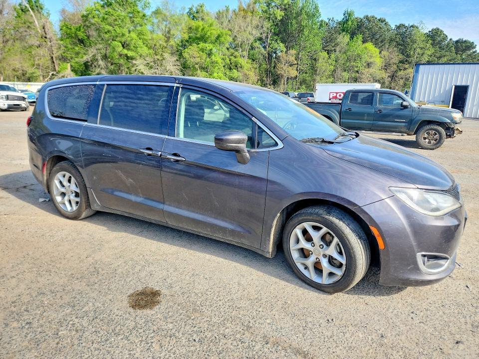 2018 Chrysler Pacifica Touring Plus