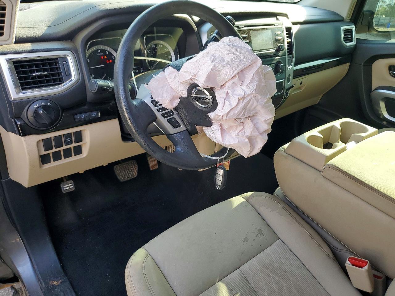 2017 Nissan Titan SV