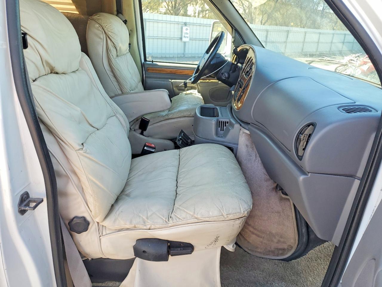 2001 Chno 2000 Ford E350 RV