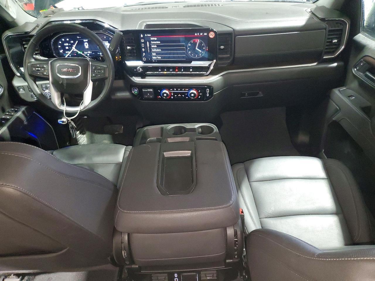 2025 GMC Sierra K1500 SLT