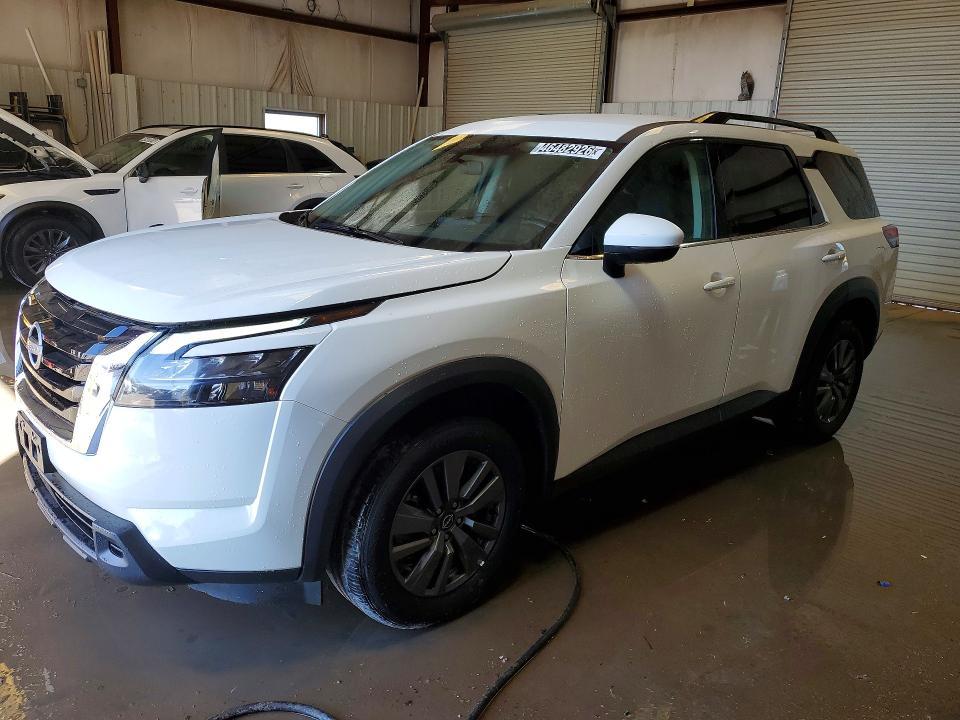 2025 Nissan Pathfinder sv