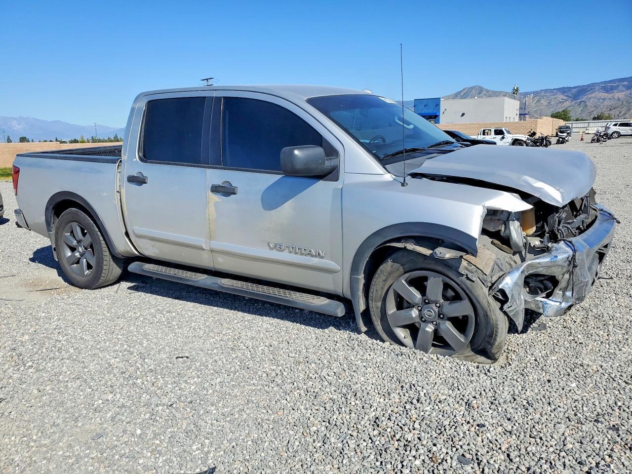 2015 Nissan Titan SV