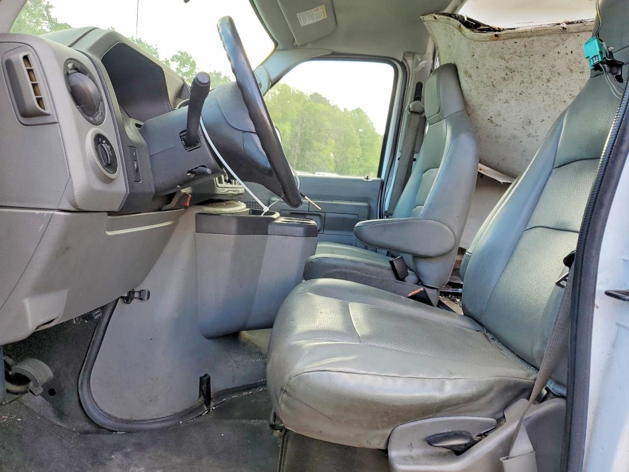 2016 Ford E350 BOX Truck