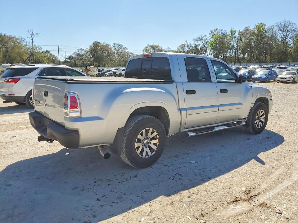2009 Mitsubishi Raider LS