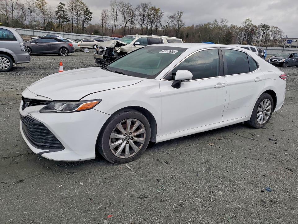 2020 Toyota Camry le