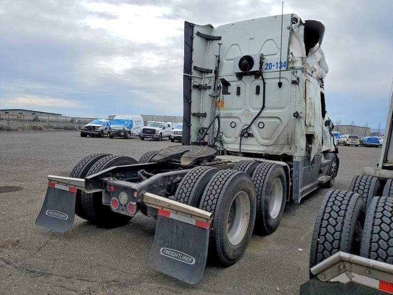 2020 Freightliner Cascadia 126