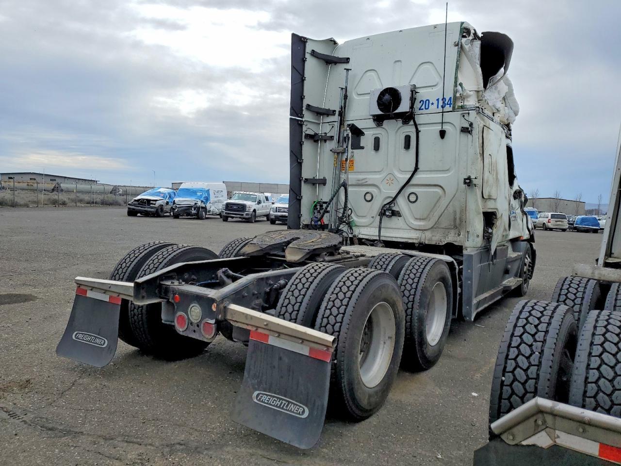 2020 Freightliner Cascadia 126