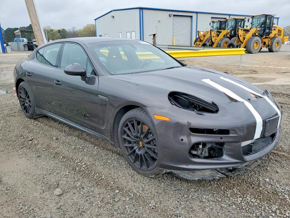 2016 Porsche Panamera 2