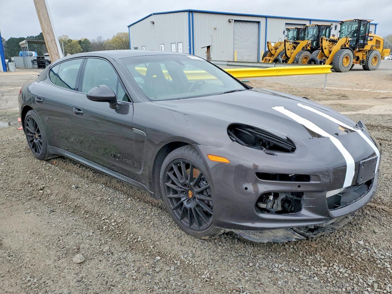 2016 Porsche Panamera 2