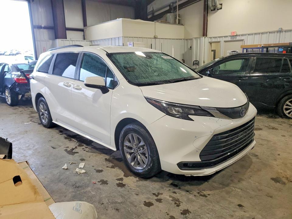 2025 Toyota Sienna le