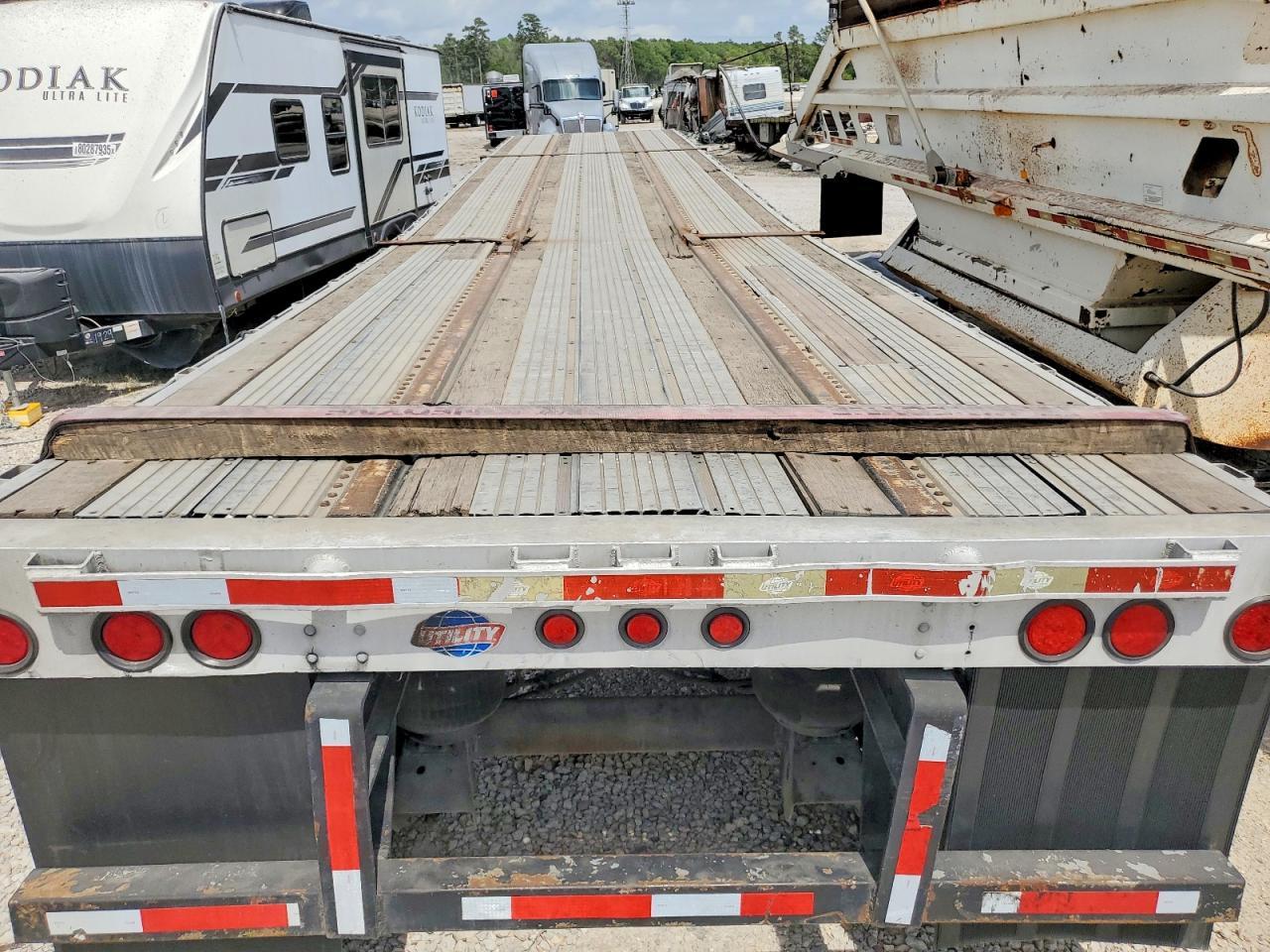 2014 Utility FS2CHA Flatbed Trailer