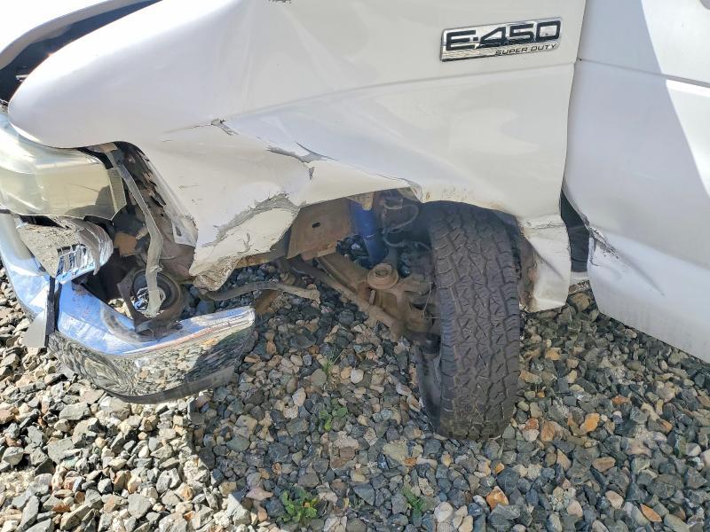 2010 Ford Econoline E450 Super Duty Cutaway Van