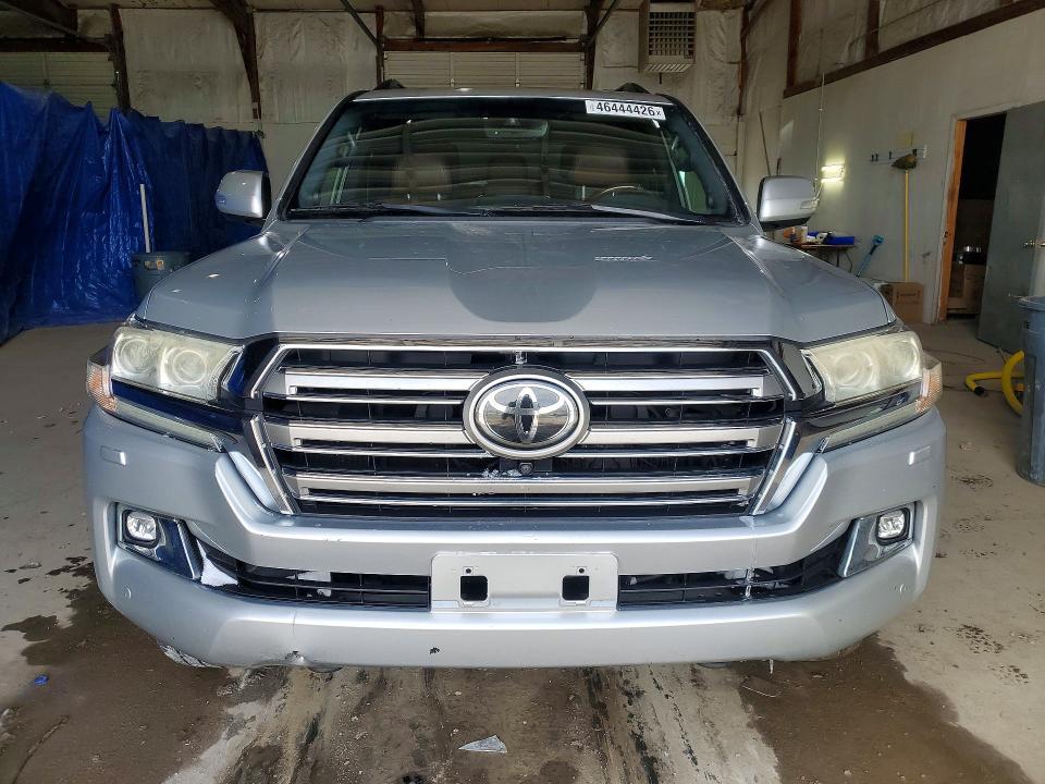 2016 Toyota Land Cruiser Base