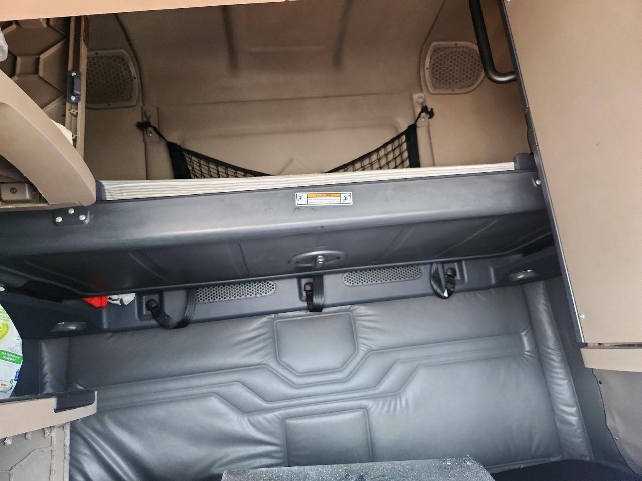 2018 Freigliner 2018 Freightliner Cascadia 125 Semi Truck