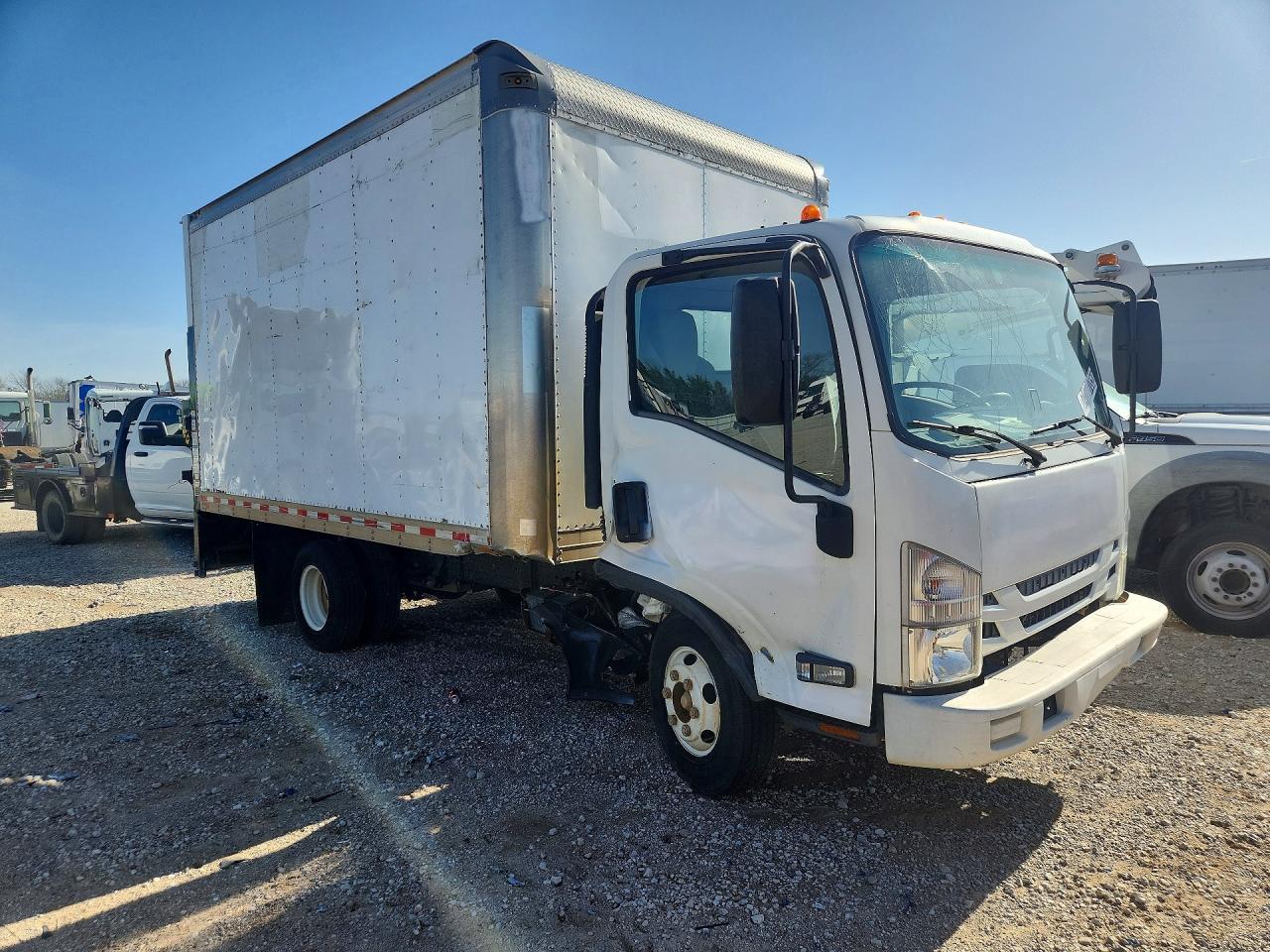 2019 Isuzu NPR BOX Truck