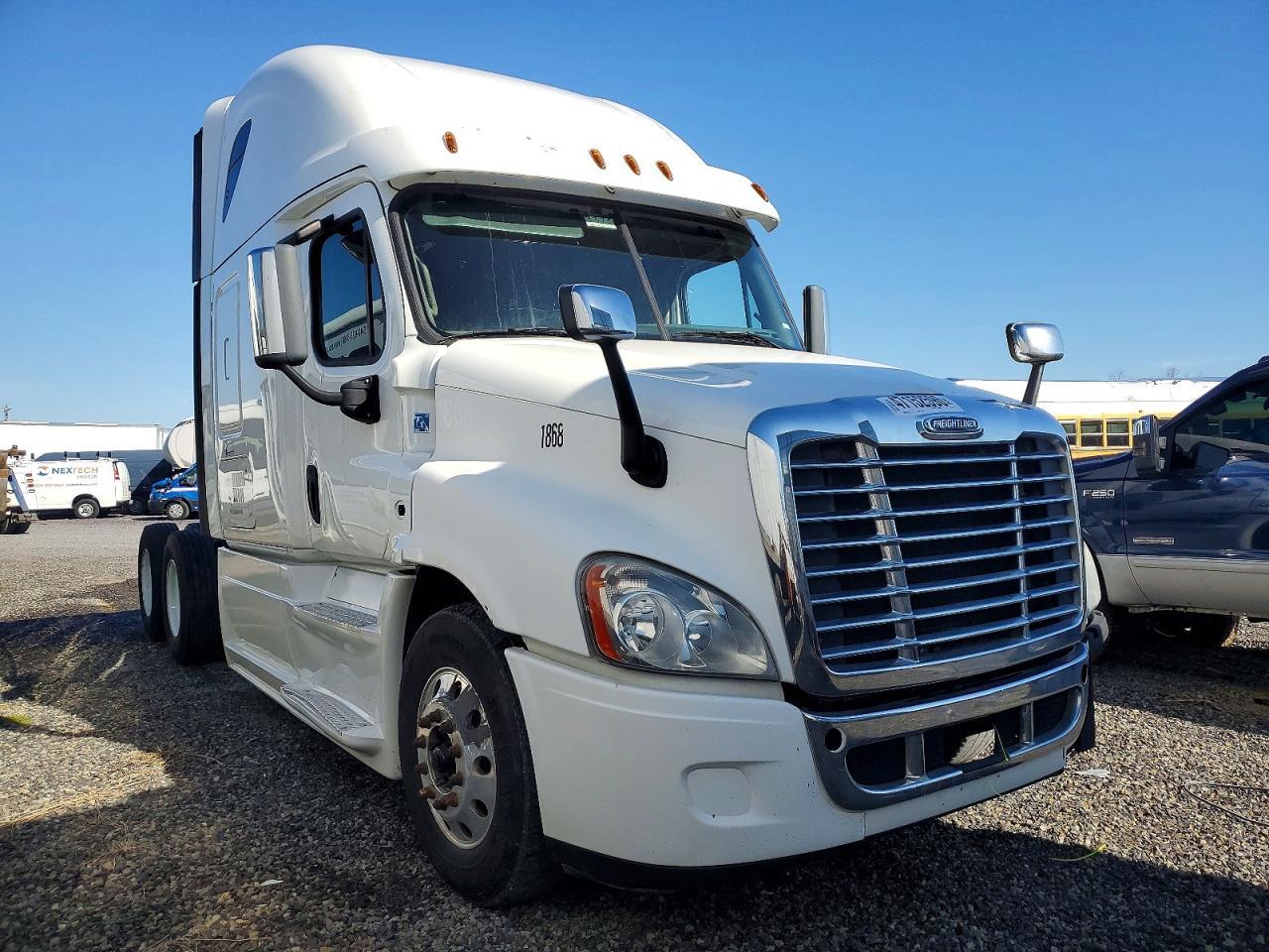 2018 Freigliner 2018 Freightliner Cascadia 125 Semi Truck