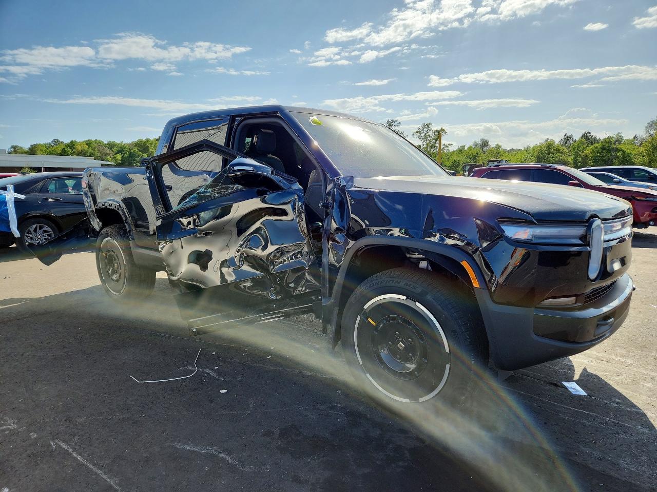 2025 Rivian R1T Adventure
