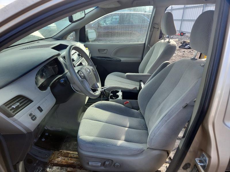 2014 Toyota Sienna le 8-passenger