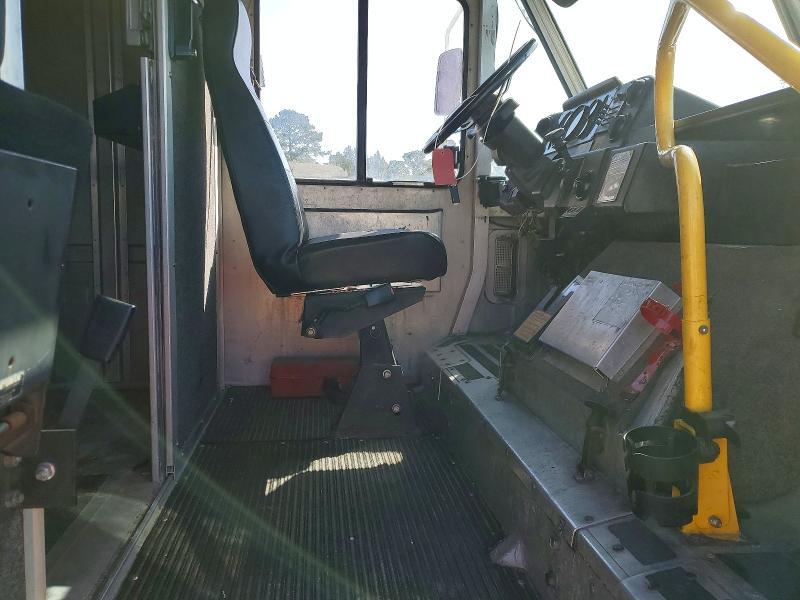1999 Freightliner MT45 Chassis Delivery Truck