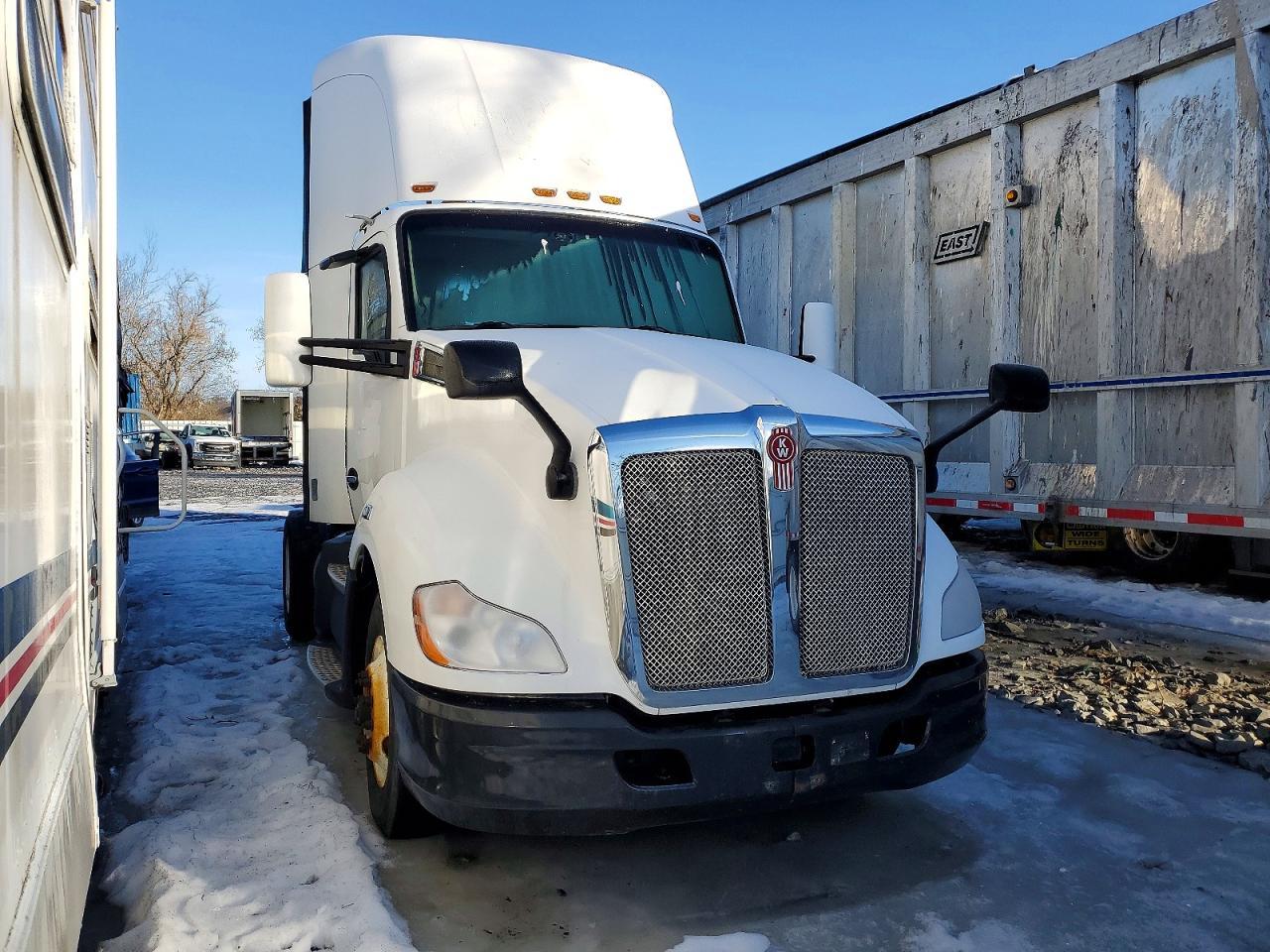 2016 Kenworth T680 Semi Truck