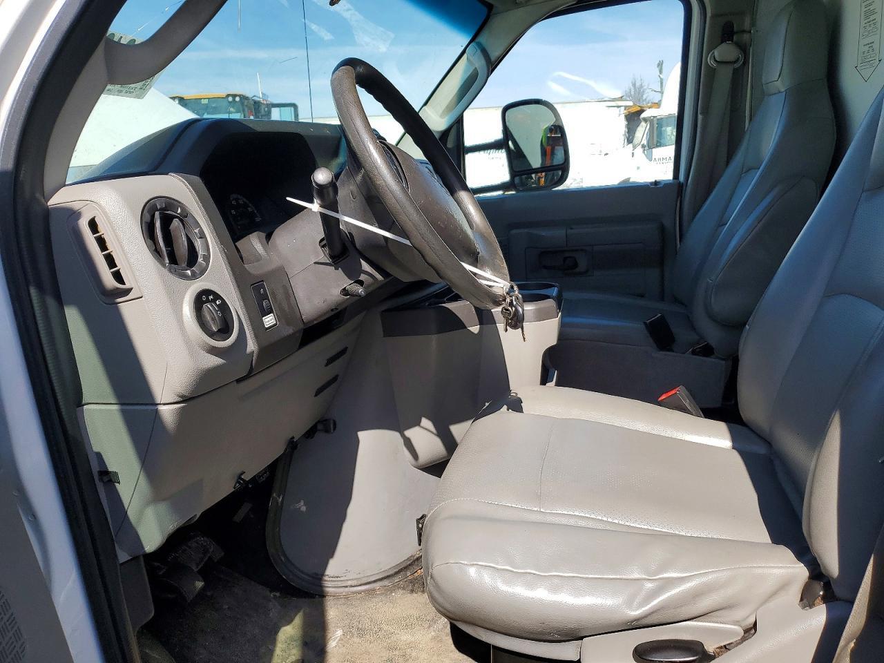 2018 Ford E350 BOX Truck