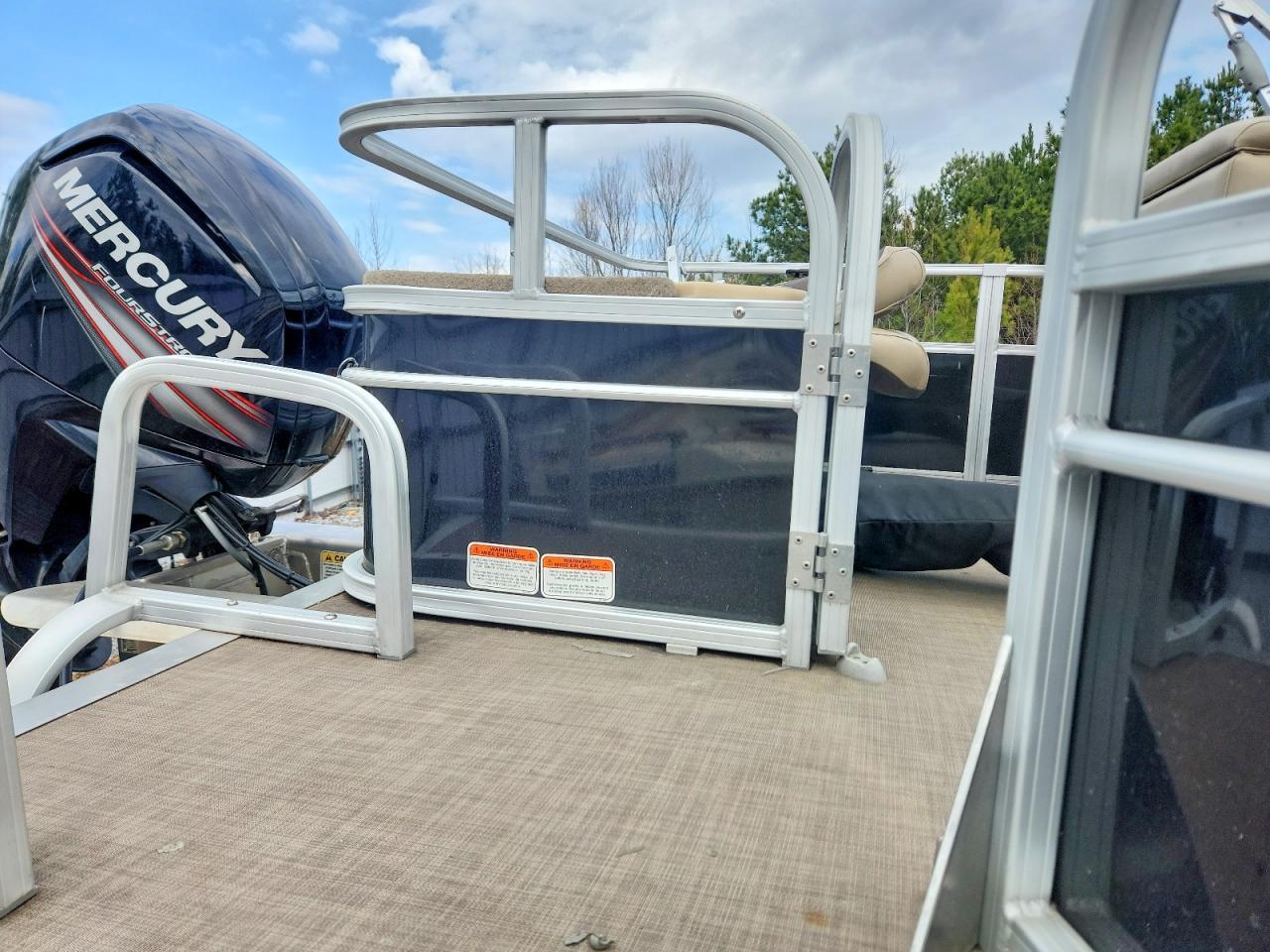 2019 Tracker Tracker Marine Suntr
