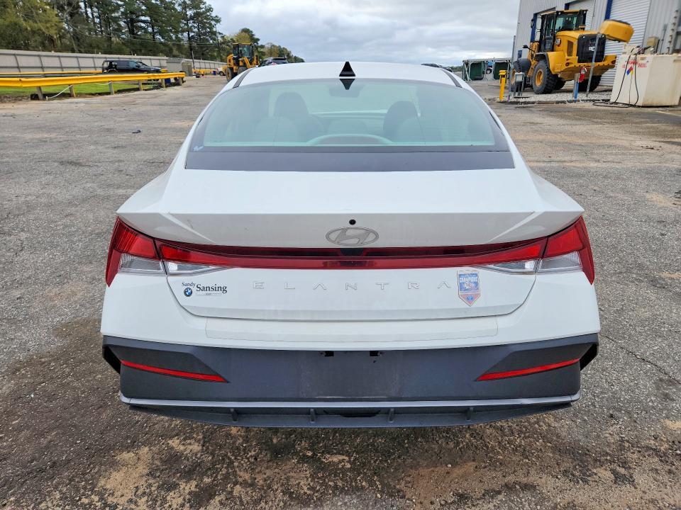 2024 Hyundai Elantra se