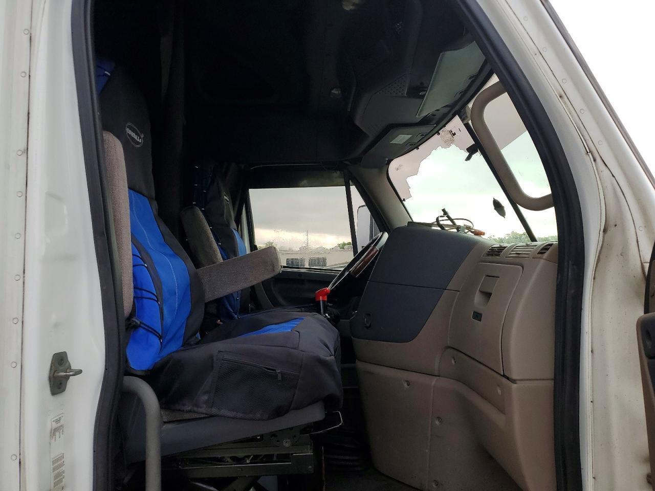 2013 Freigliner 2013 Freightliner Cascadia 1-Semi Truck