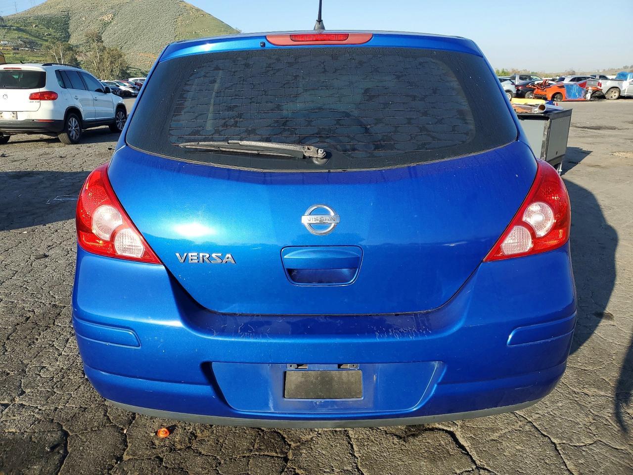2011 Nissan Versa 1.8 s