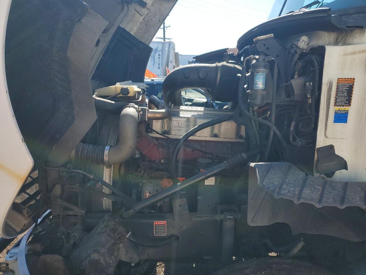 2014 Mack CXU613 Semi Truck