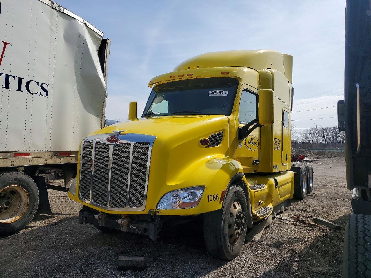 2017 Peterbilt 579 Semi Truck
