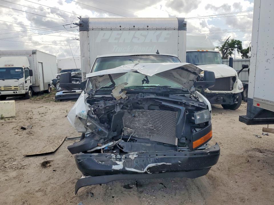 2023 GMC Savana BOX Truck