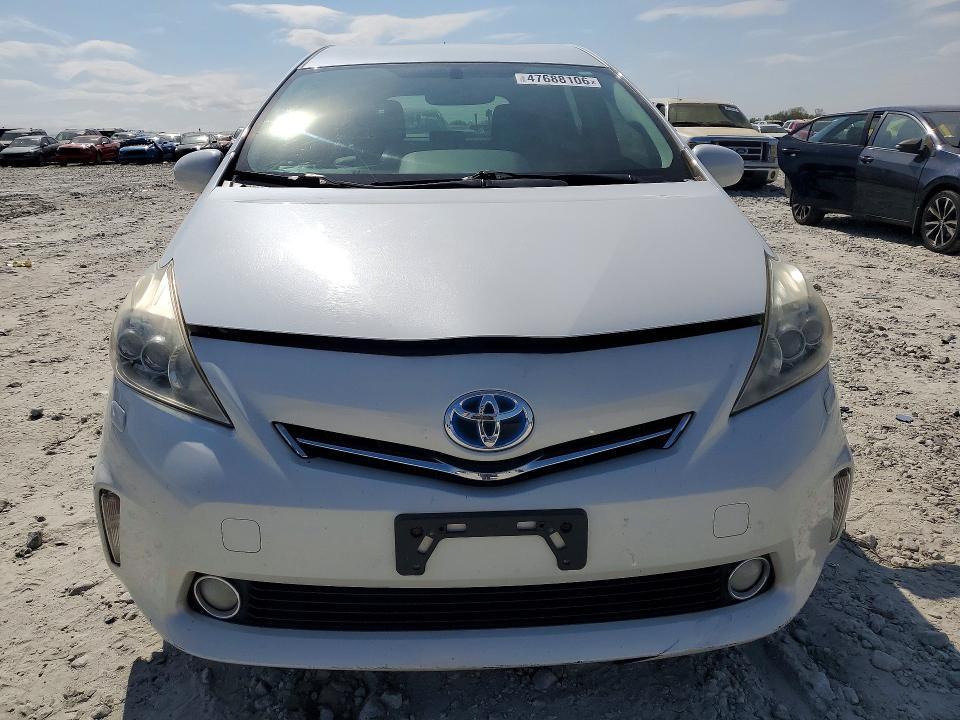 2013 Toyota Prius v Five