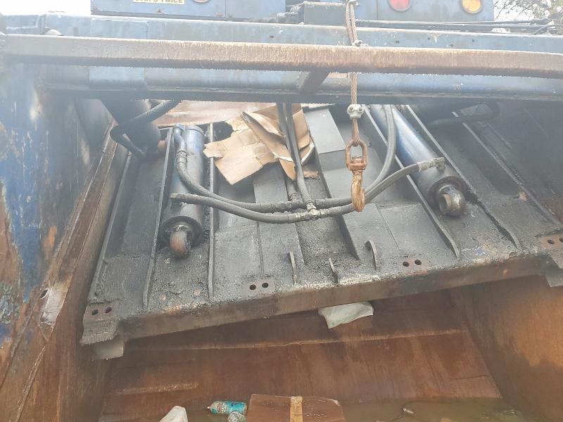 2011 Mack MRU600 Refuse Truck