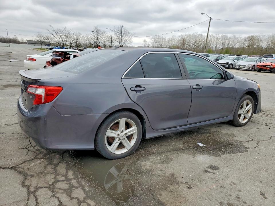 2013 Toyota Camry le 4D Sedan