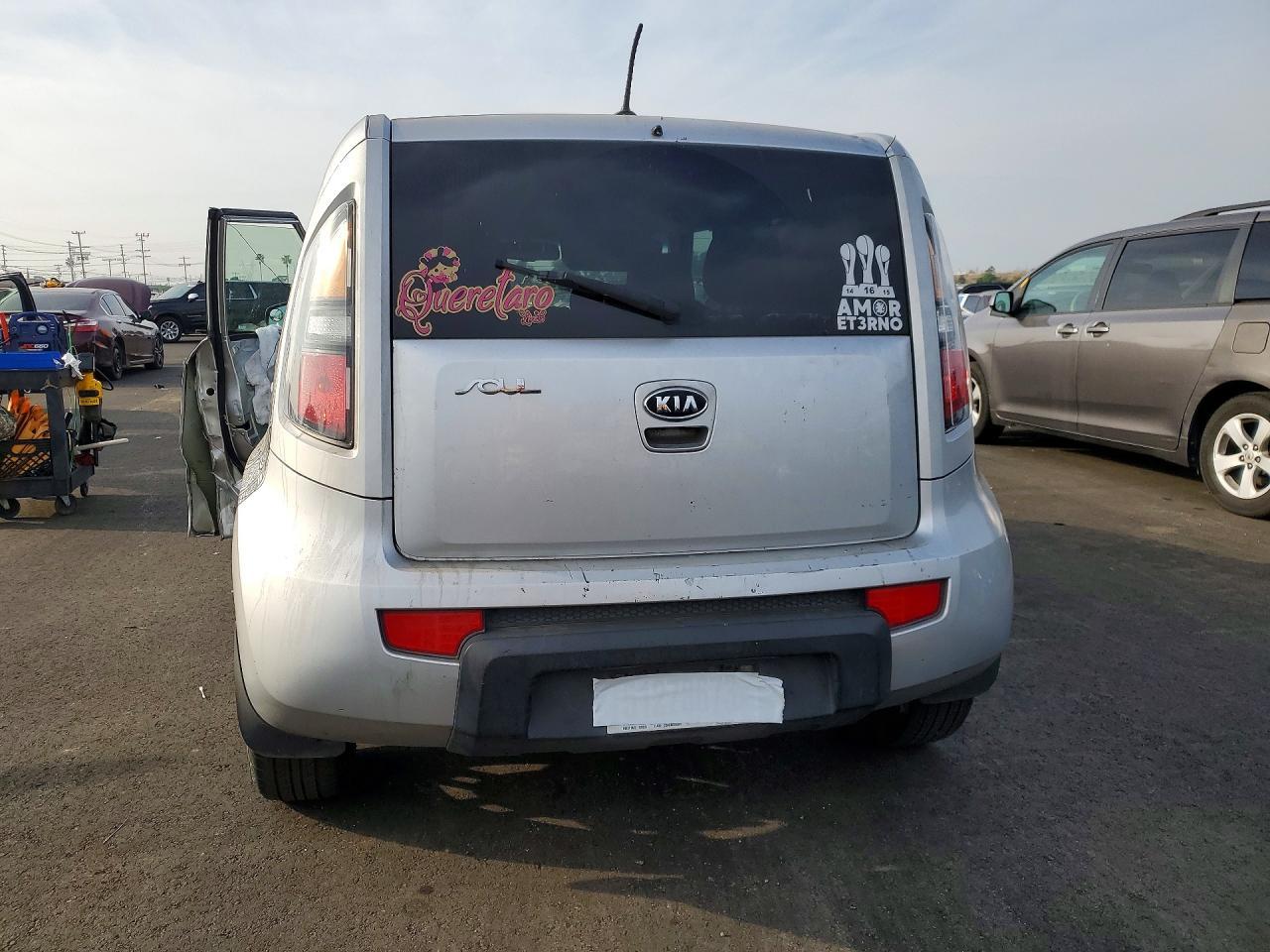 2011 KIA Soul +