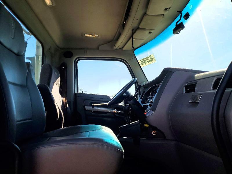 2016 Kenworth T680 Semi Truck
