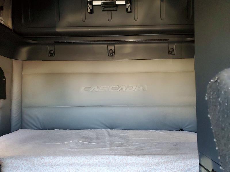 2020 Freigliner 2020 Freightliner Cascadia 126 Semi Truck