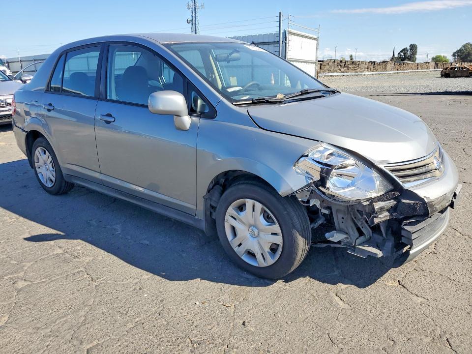2011 Nissan Versa 1.8 s