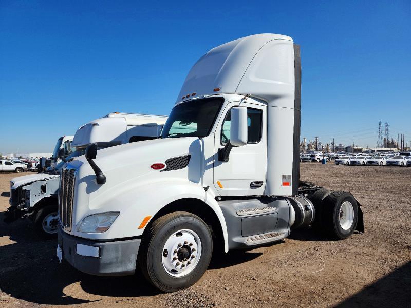 2016 Peterbilt 579 Semi Truck