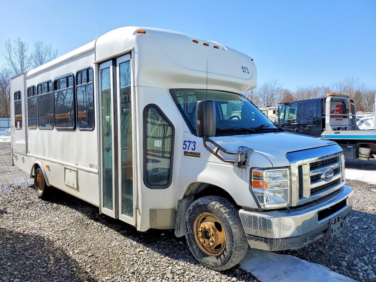 2017 Ford Econoline E450 Super Duty Cutaway Van