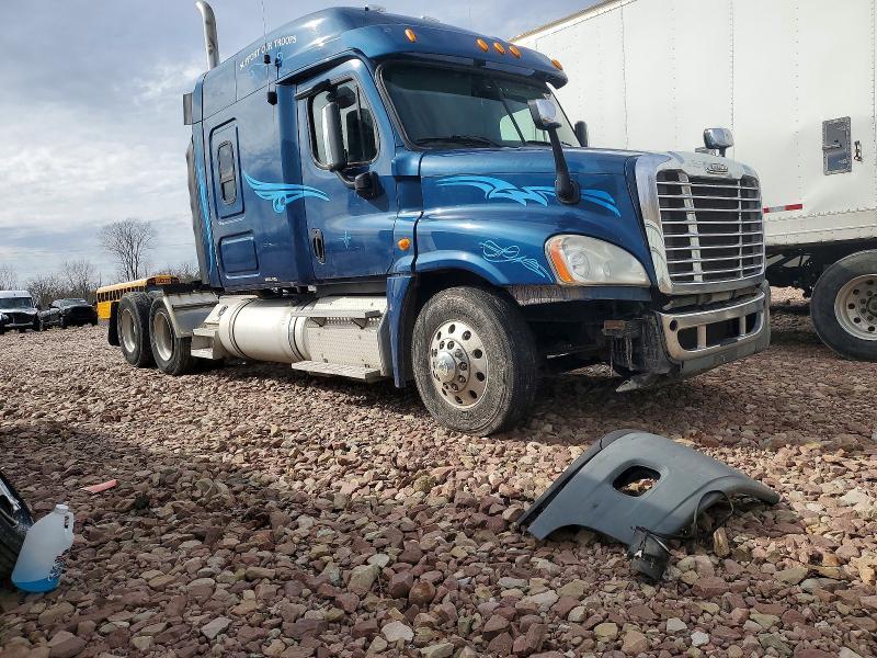 2013 Freigliner 2013 Freightliner Cascadia Semi Truck