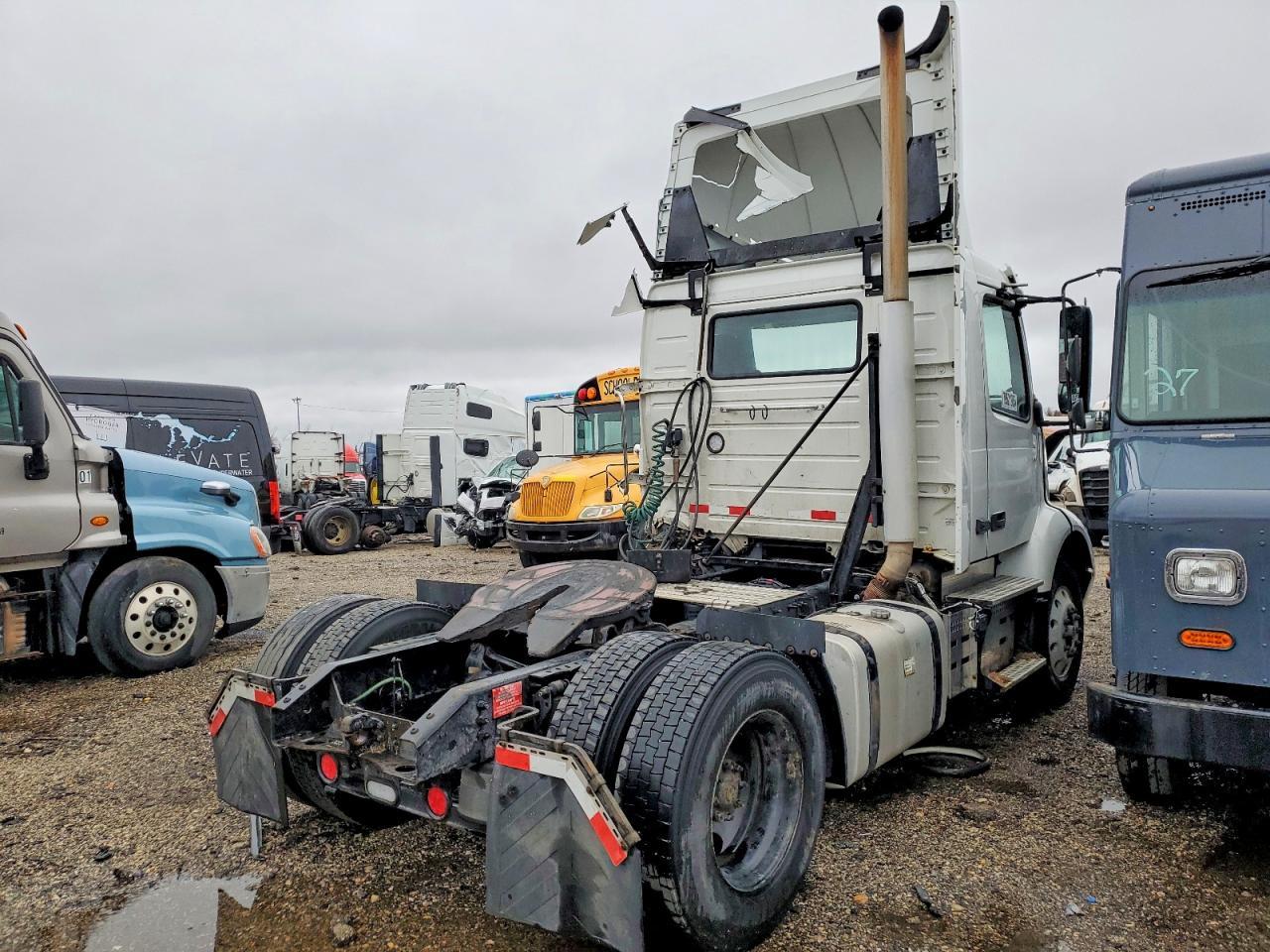 2020 Volvo VNR Semi Truck