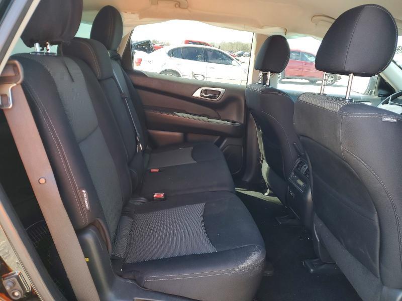 2019 Nissan Pathfinder sv