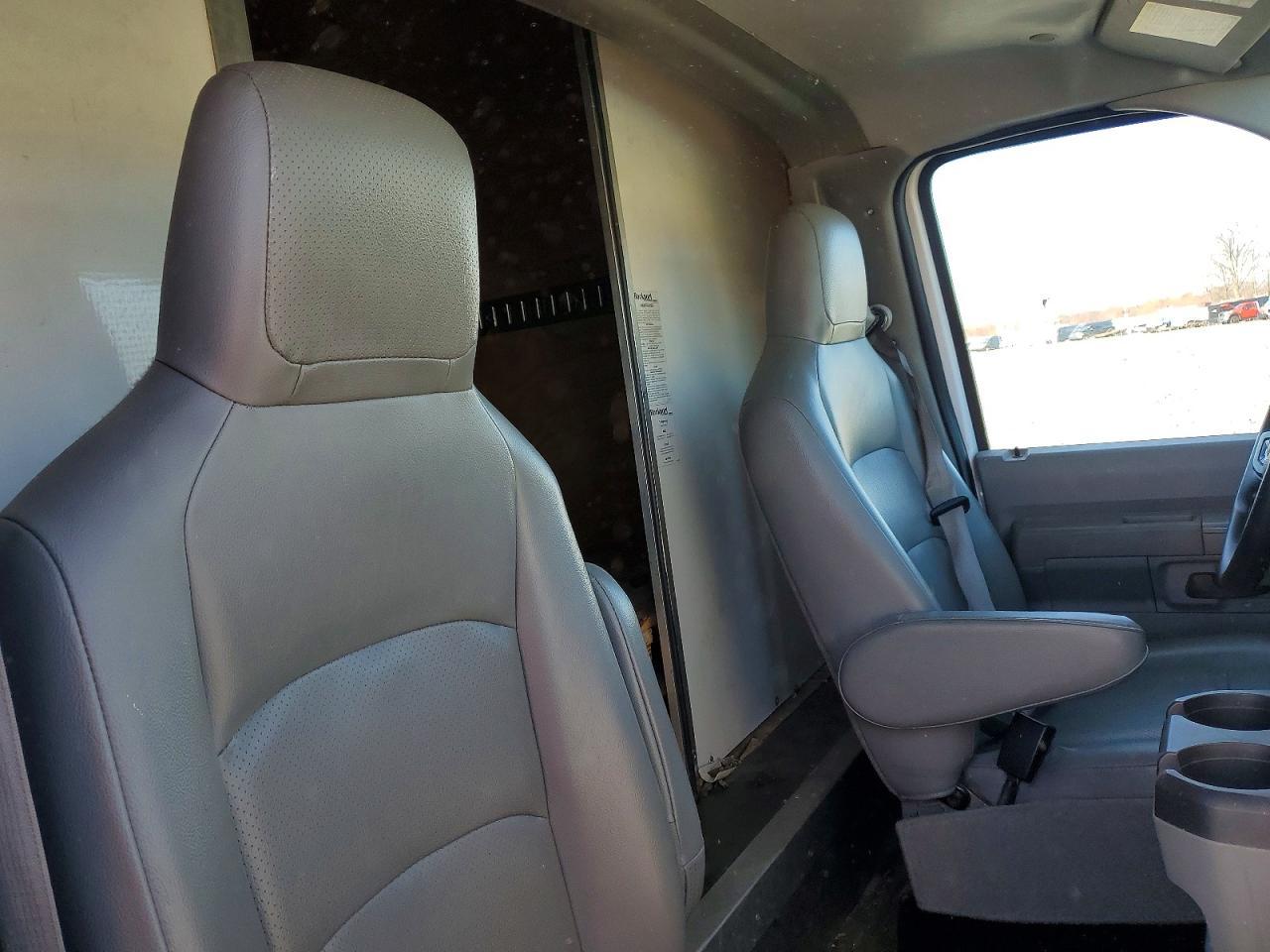 2021 Ford E450 BOX Truck