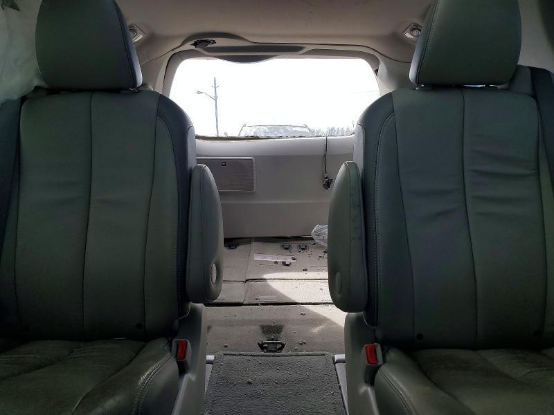 2013 Toyota Sienna Limited 7-passenger