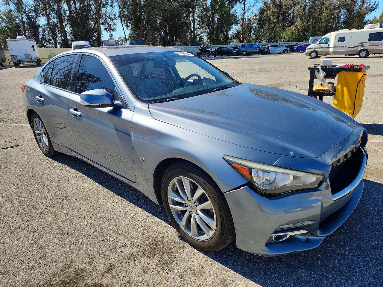 2015 Infiniti Q50 Premium