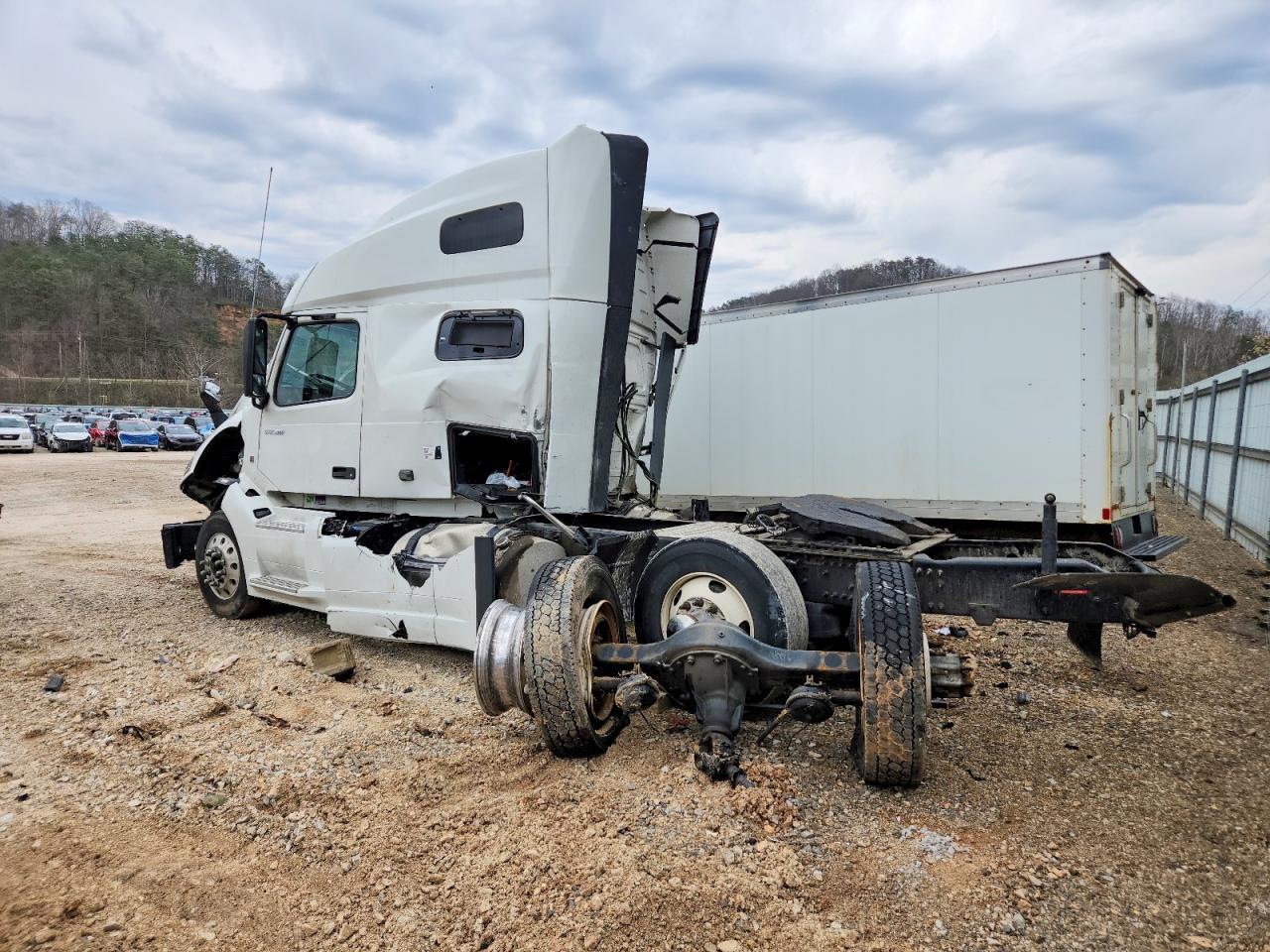 2022 Volvo VNL Semi Truck