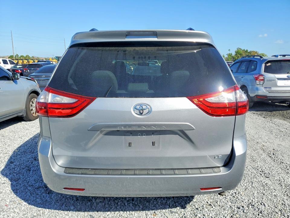 2016 Toyota Sienna le 8-passenger