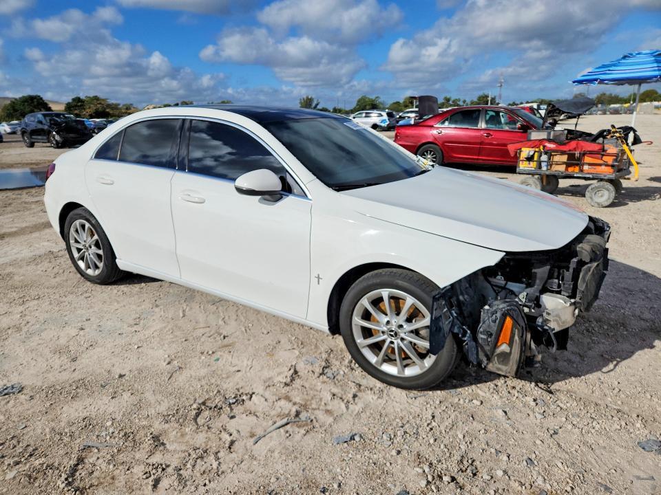 2021 Mercedes-Benz A 220
